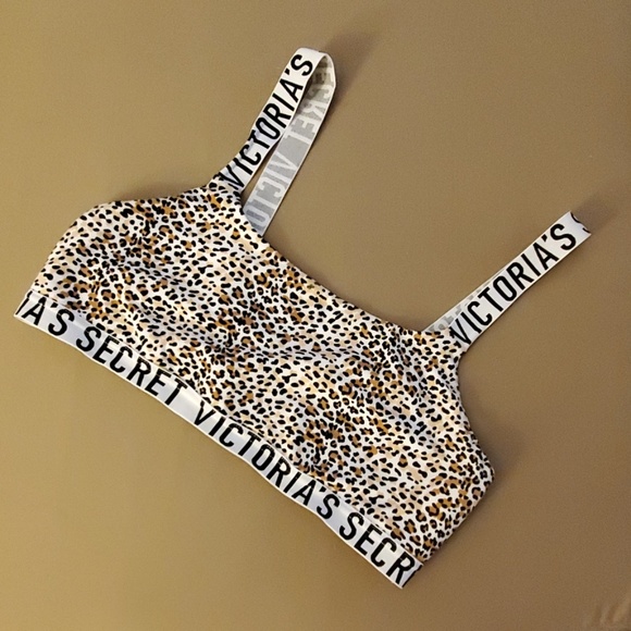 PINK Victoria's Secret Other - VS Leopard Print Sportsbra